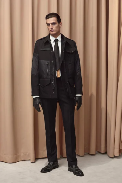 Look 17